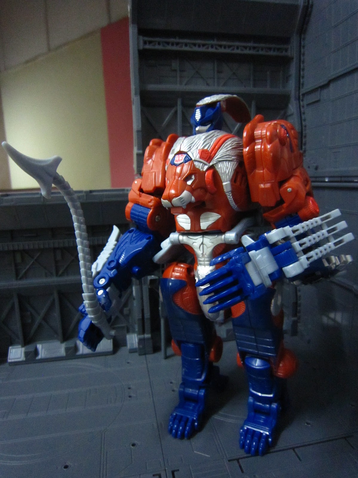 Totally Toys Transformers Cybertron Leo Prime