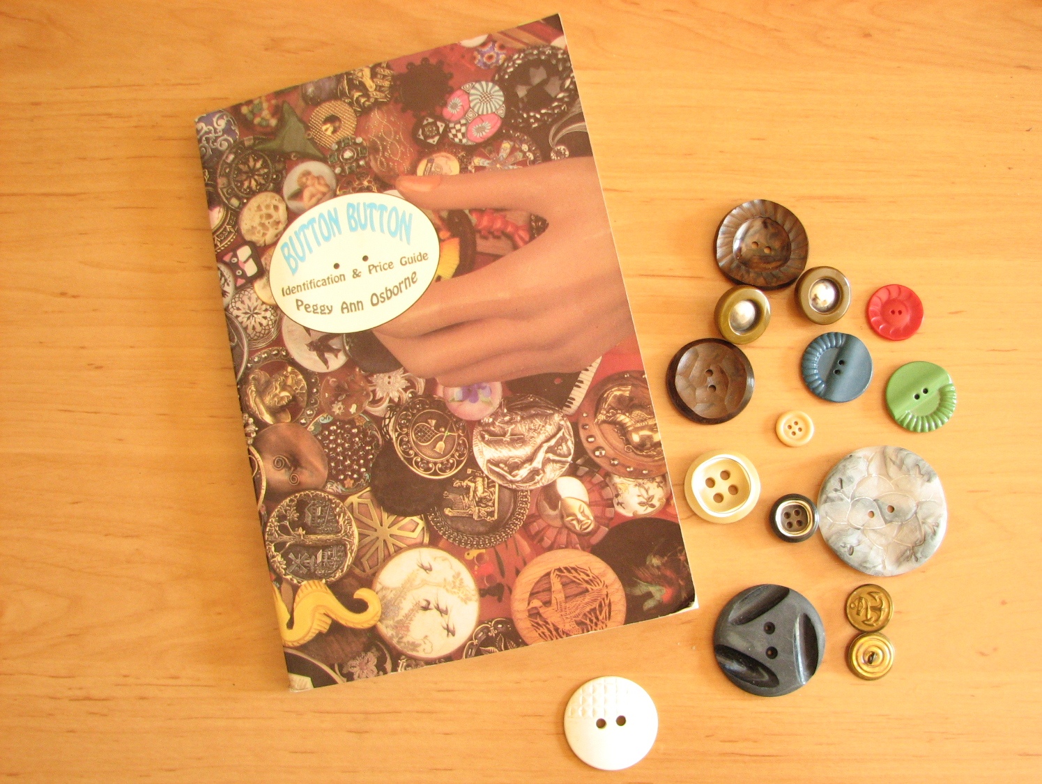 Agnes' Vintage World Button Button my first book about buttons!