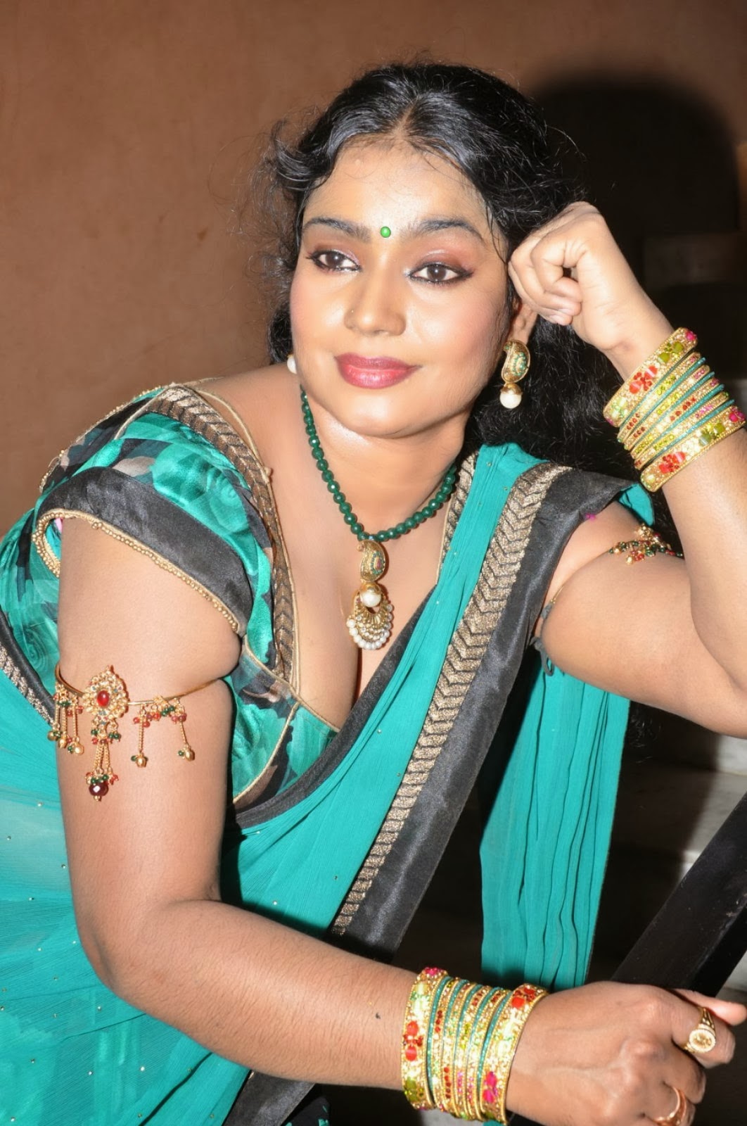 Tamil Actress Hot Photos ~ High Resolution Pictures