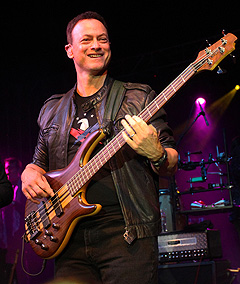 American News Broadcasting: Gary Sinise back performing with Lt. Dan ...