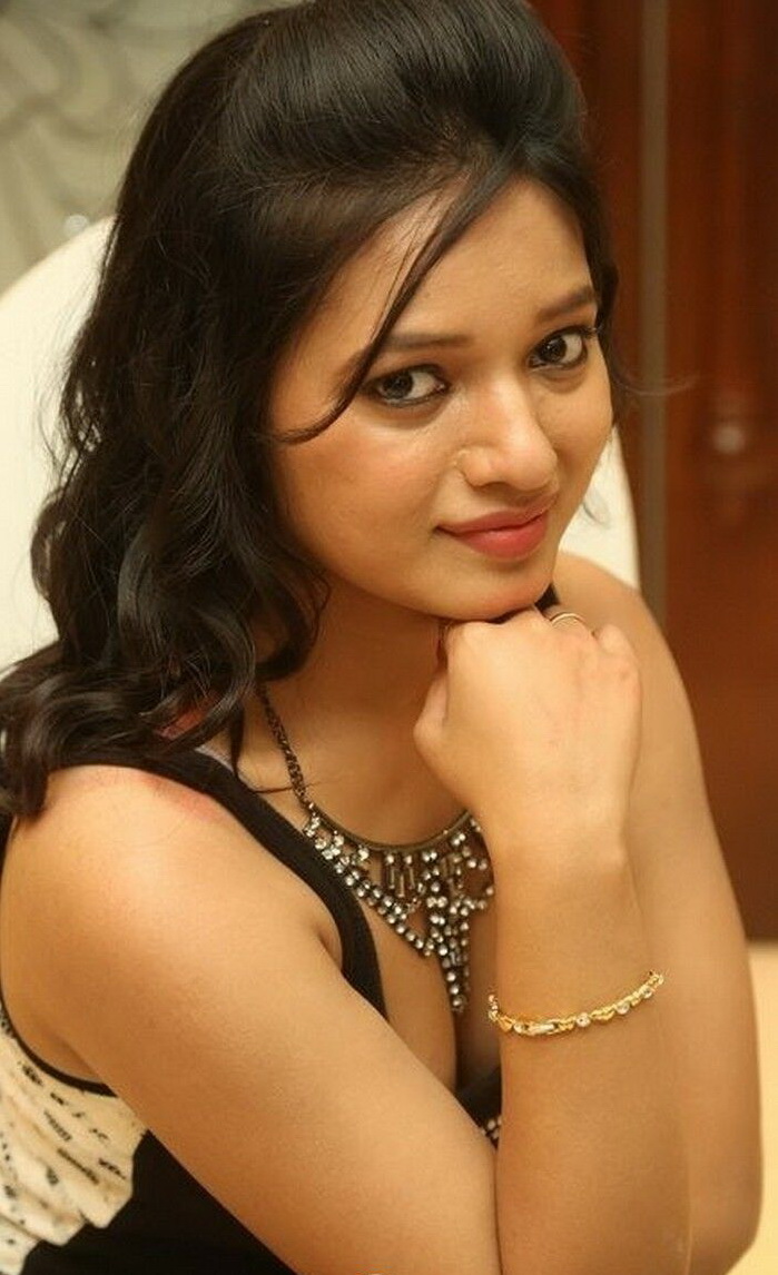Neetu Singh Latest Stills Latest Tamil Actress Telugu Actress Movies Actor Images Wallpapers