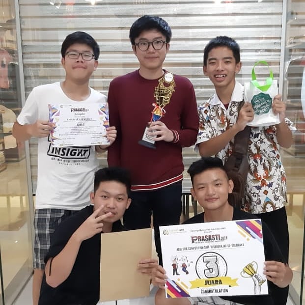 Grup Band SMA Kristen Kalam Kudus Sukoharjo Raih Juara 3 Acoustic Competition