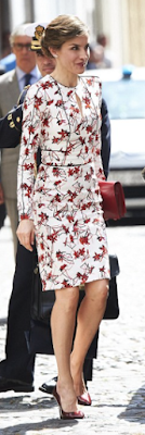 Robe Carolina Herrera / escarpins Lodi / pochette Menbur