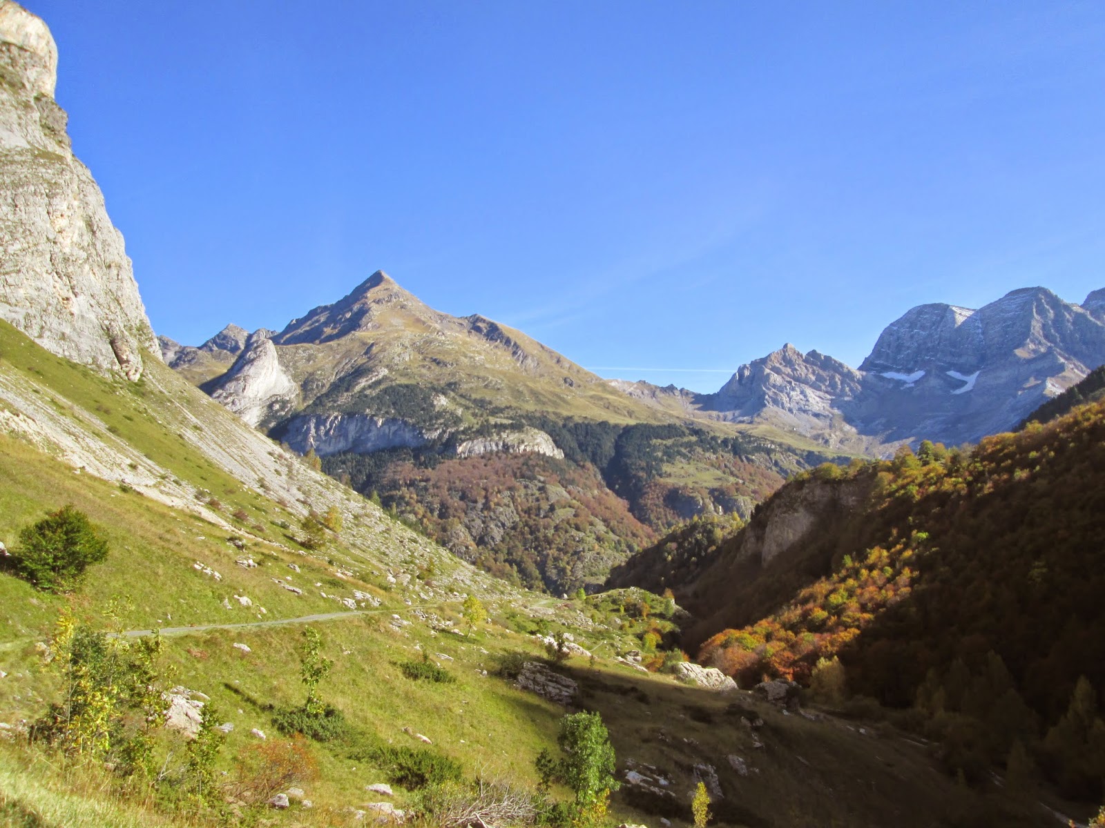 4 Essential Hiking Spots In The Pyrenees National Park – GRWZC
