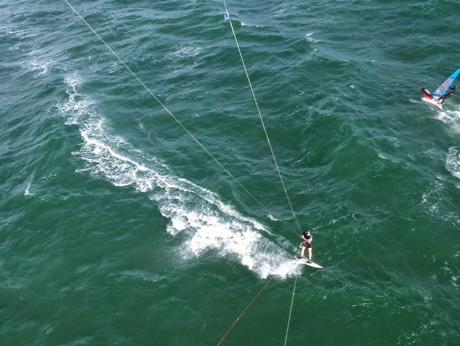 Peter's kitesurfing blog Overpowered at Beaumaris in 30+ knots