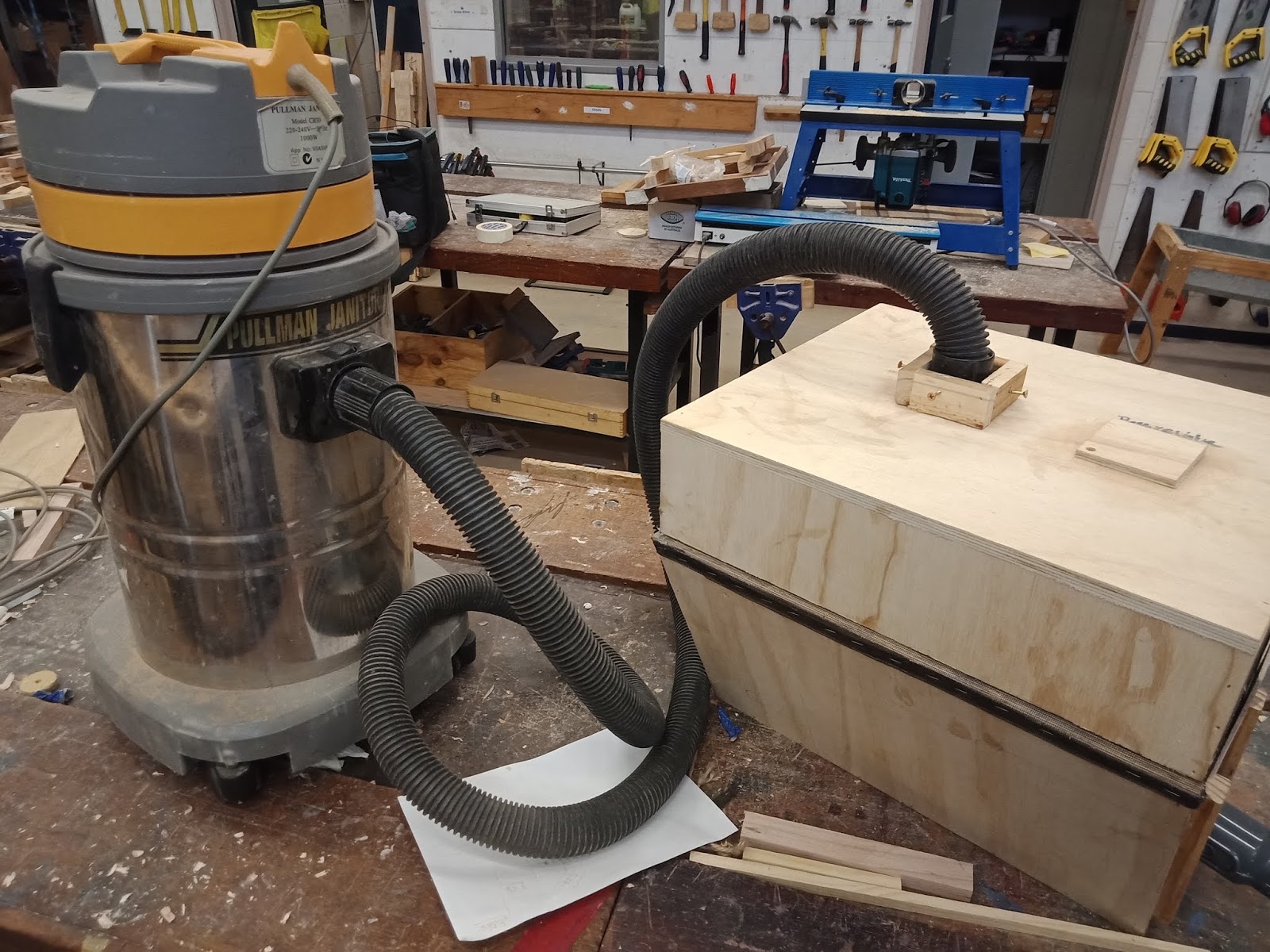 NT Beehives (Darwin) Top Bar and Langstroth Making a Bee Vacuum