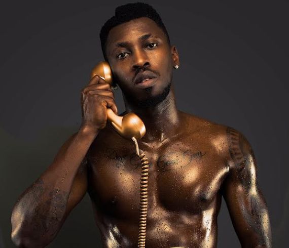 1 Singer Orezi poses completely nude on the art cover of his new song
