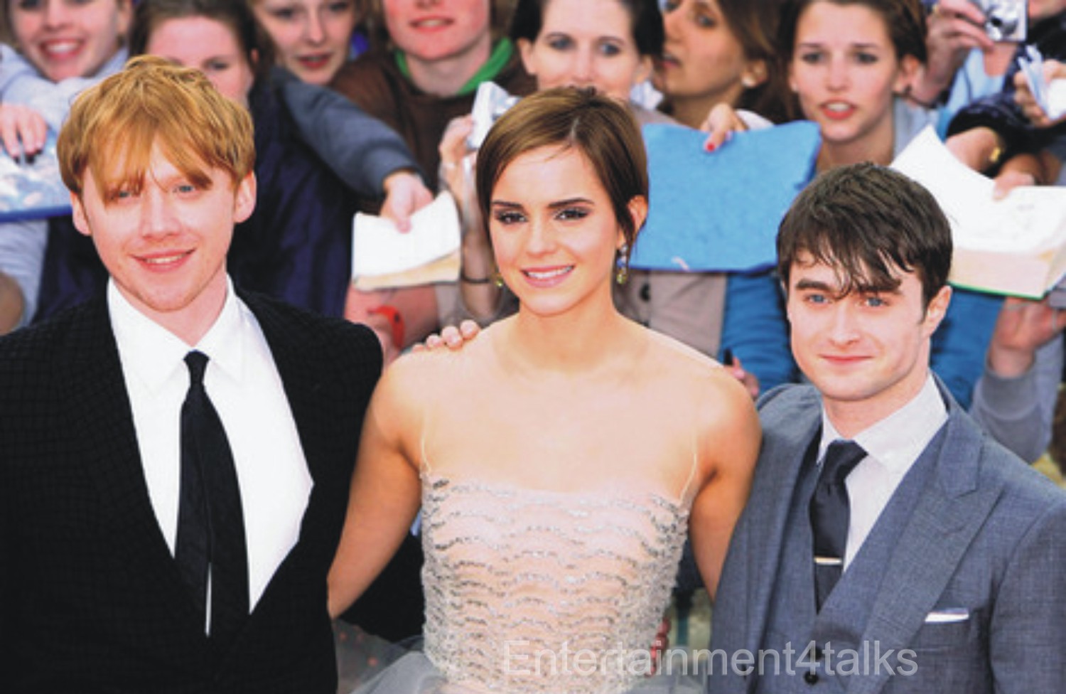 http://4.bp.blogspot.com/-Wss7y5uk-8s/TtUHJqXtw-I/AAAAAAAAApA/dG9OlcblOlM/s1600/Rupert+Grint+Emma+Watson+and+Daniel+Radc.jpg