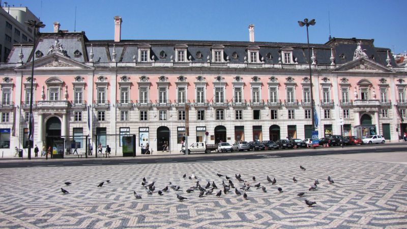 Promenade dans Lisbonne Place des Restaurateurs ( Praça dos