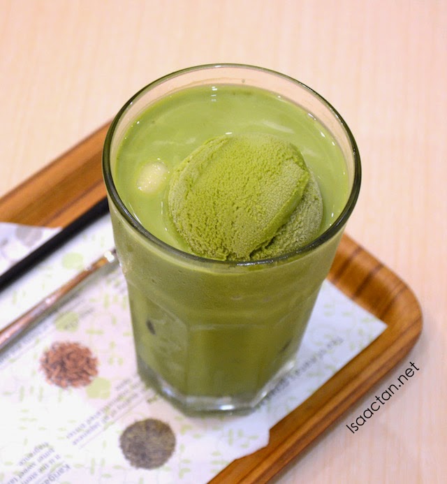 Signature Nana's Green Tea drink