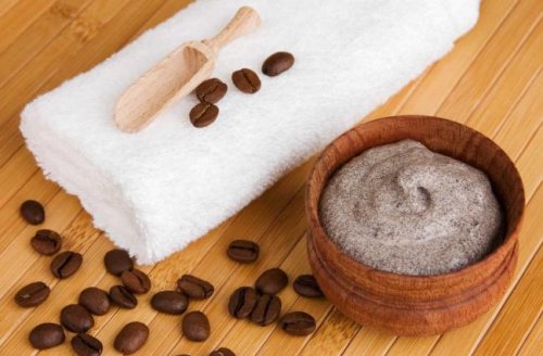 Pommade de café et du beurre de cacao Pommade de café et du beurre de cacao