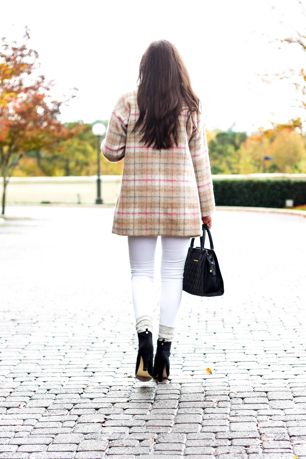 Bernardo Outerwear, Nordstrom plaid coat, plaid coat for women, the perfect fall coat, fashion blogger, fashion blog, fall trends, vera bradley satchel, white and black outfit, white denim in the winter, how to wear white in the winter, how to wear white in fall, blogger style, pretty in the pines blog