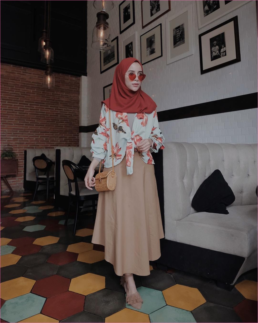 Outfit Rok Untuk Hijabers Ala Selebgram 2018 loafers and slip ons sandals krem top blouse hijau pastel hijab pashmina diamond kacamata bulat oren tua mangset abu slingbags rotan coklat rok A-line krem ootd trendy Outfit Rok Untuk Hijabers Ala Selebgram 2018 loafers and slip ons sandals krem top blouse hijau pastel hijab pashmina diamond kacamata bulat oren tua mangset abu slingbags rotan coklat rok A-line krem ootd trendy