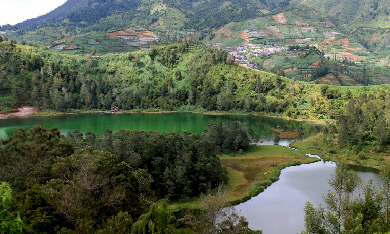 Telaga Warna Salah Satu Destinasi Favorit Dataran Tinggi Dieng paket wisata dataran tinggi dieng 2 hari 1 malam