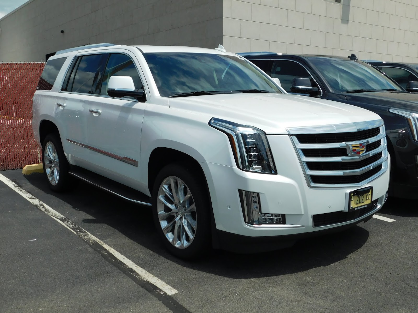 allcarseveryday: 2019 Cadillac Escalade vs 2019 Lincoln Navigator