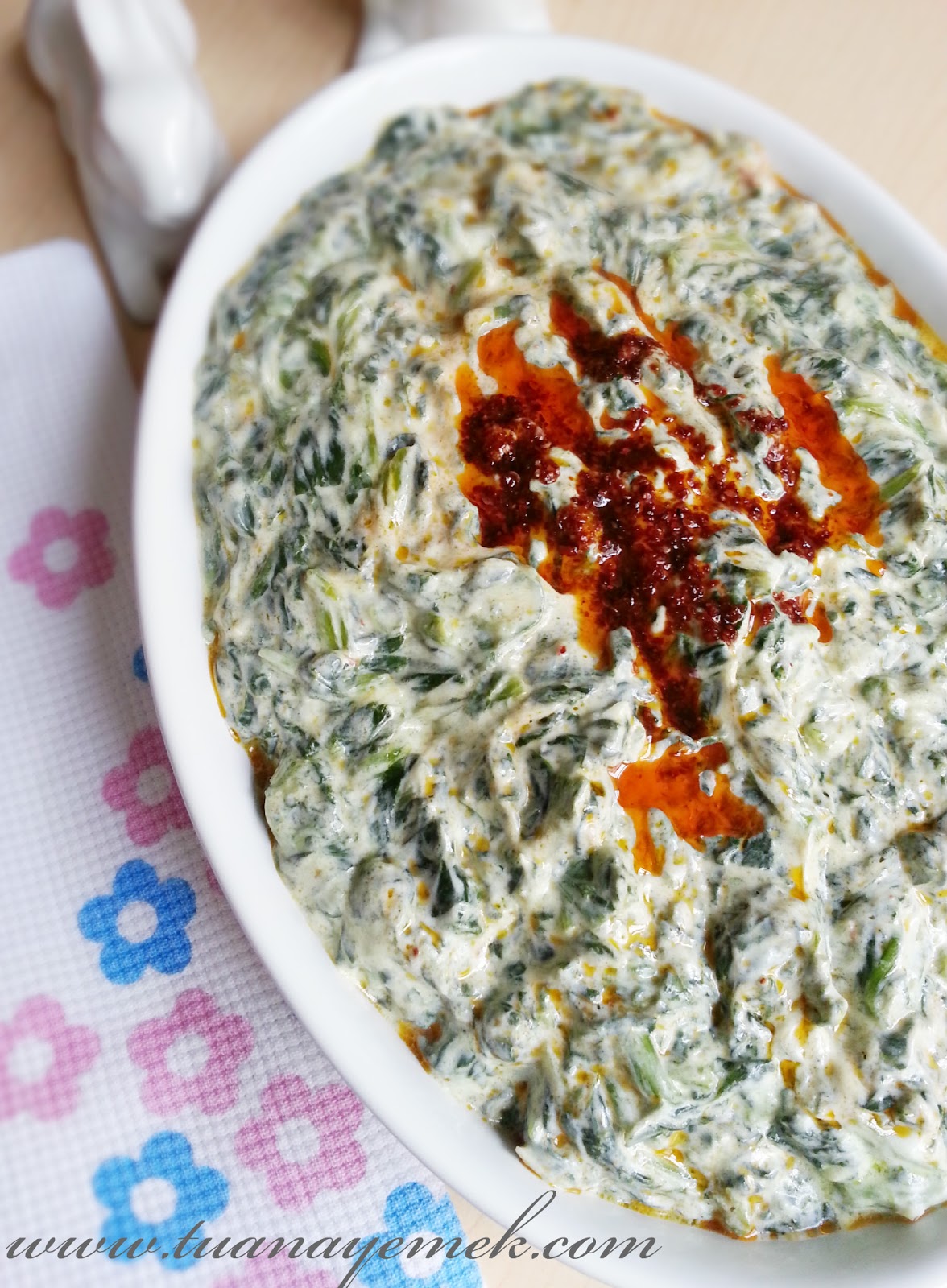 Yoğurtlu Ispanak Salatası Yoğurtlu Ispanak Salatası