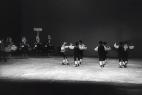 Danza del Pie y El Mambrú (Montehermoso, Cáceres, 1972)