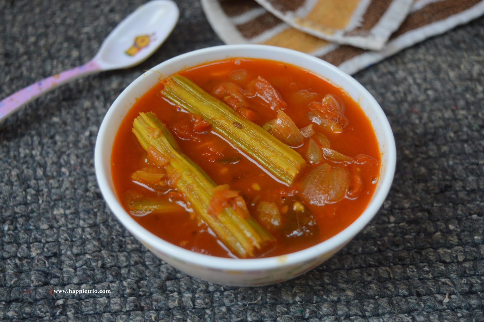 Tomato Drumstick Gravy Thakkali Murungakai Kuzhambu Cook with Sharmila