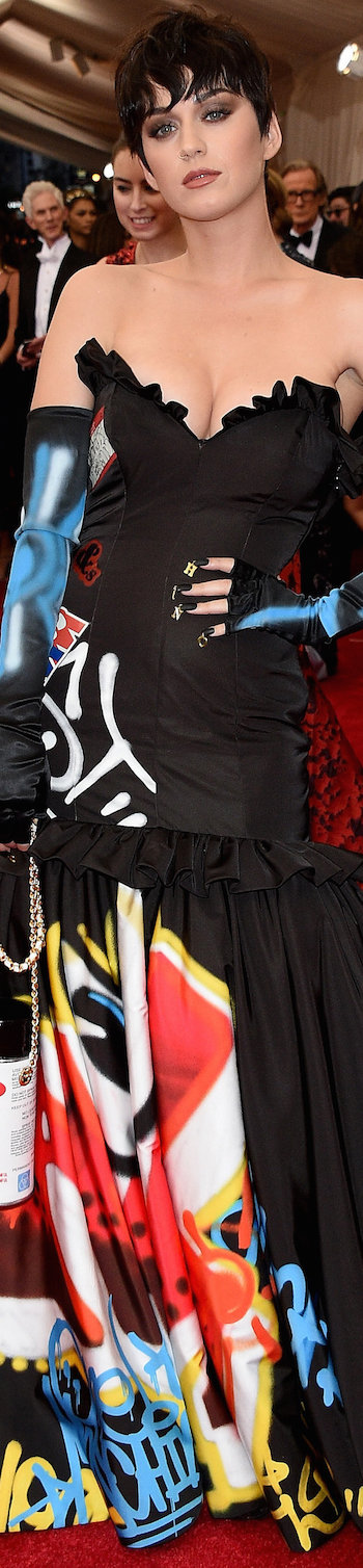 KATY PERRY IN MOSCHINO 2015 MET GALA