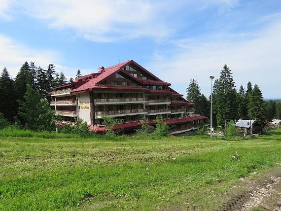 Hotel Yanakiev w Borovcu.