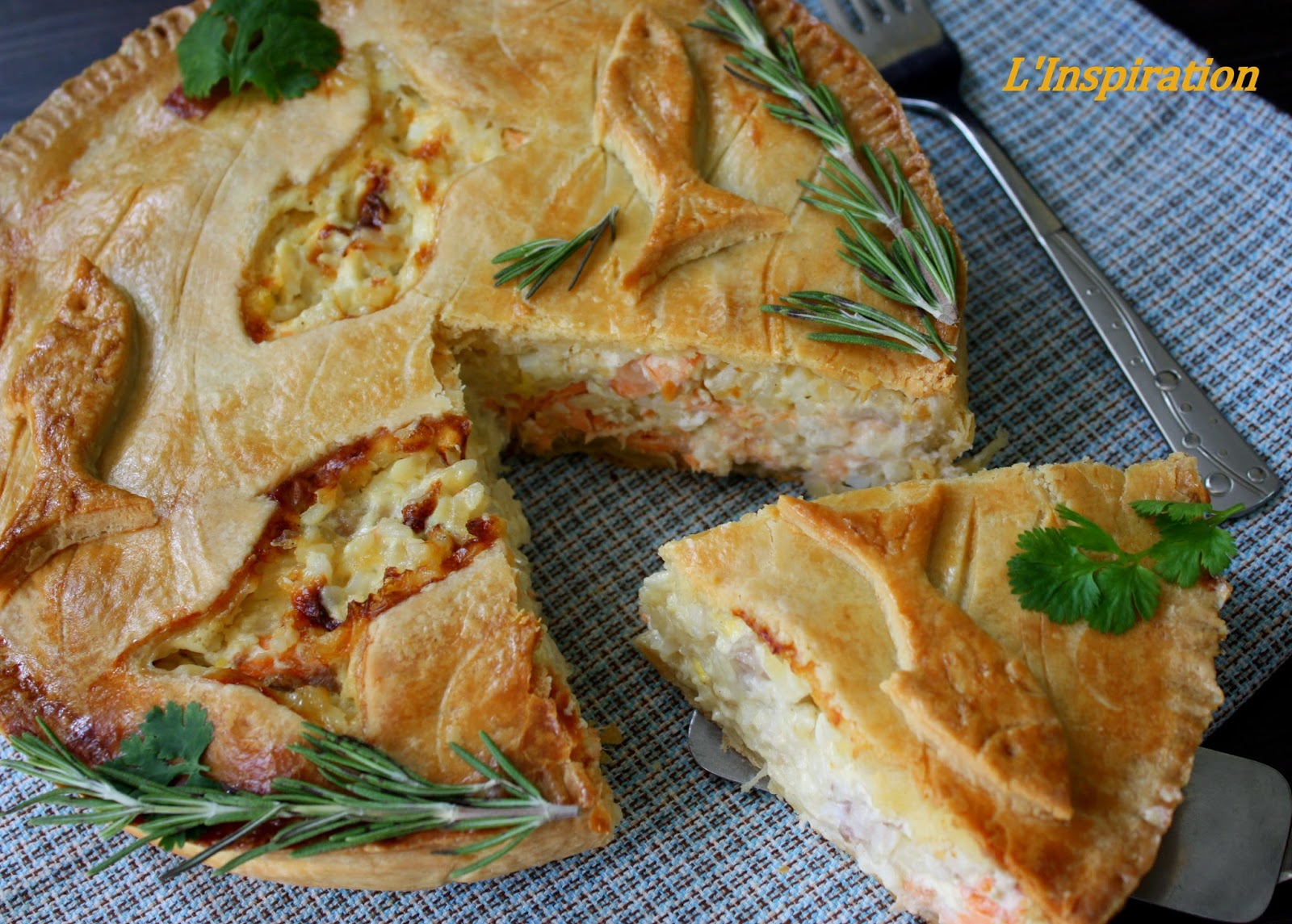 Пирог с рыбой в духовке. Вкусный рыбный пирог в духовке. Вкусный рыбный пирог в духовке. Кулебяка царская многослойная. Пироги с рыбой и картошкой.