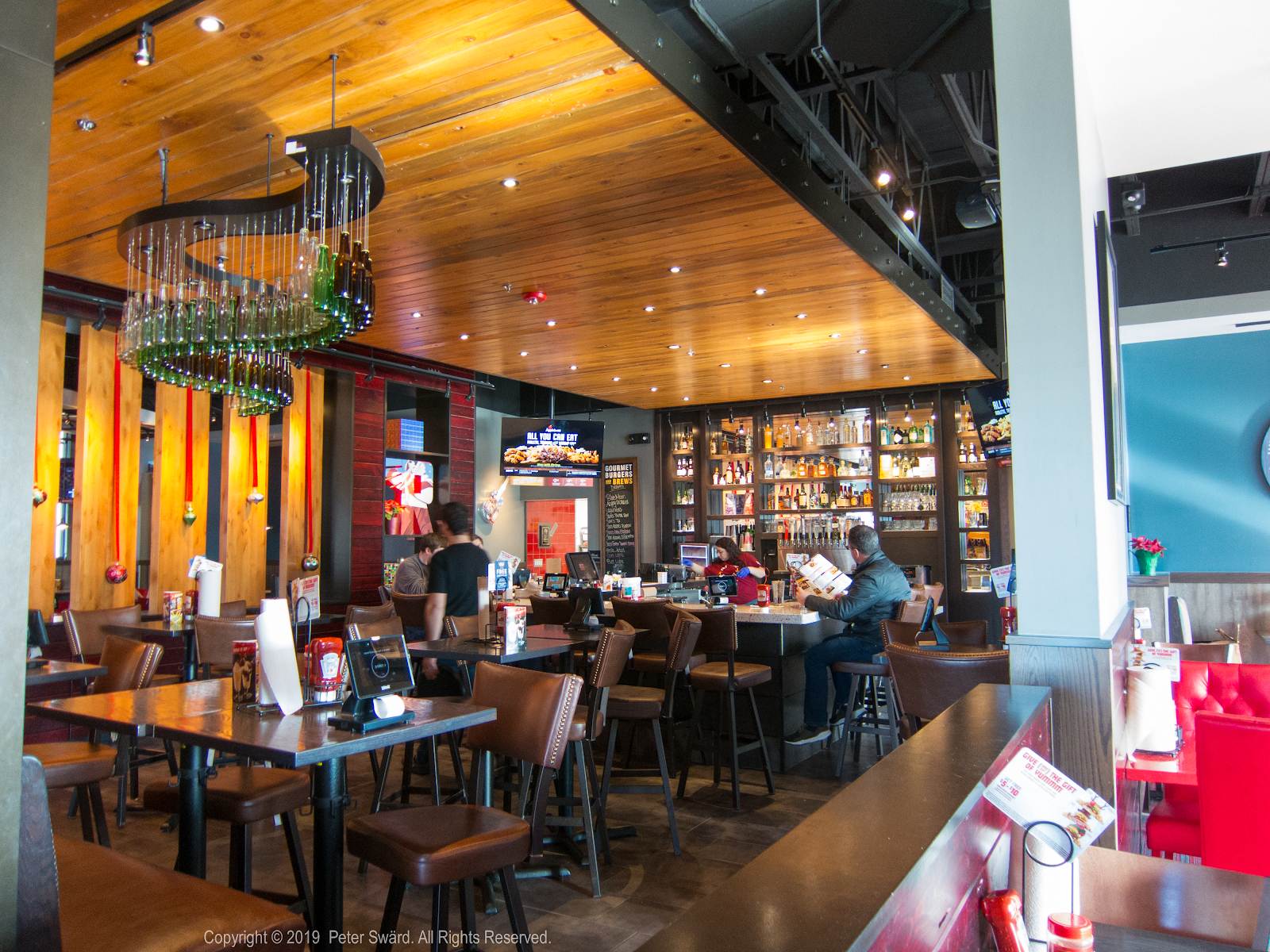The Daily Lunch Red Robin Woburn The Sunny Side Dining Room That I Had All To Myself Everyone Else Got Seated In Darker