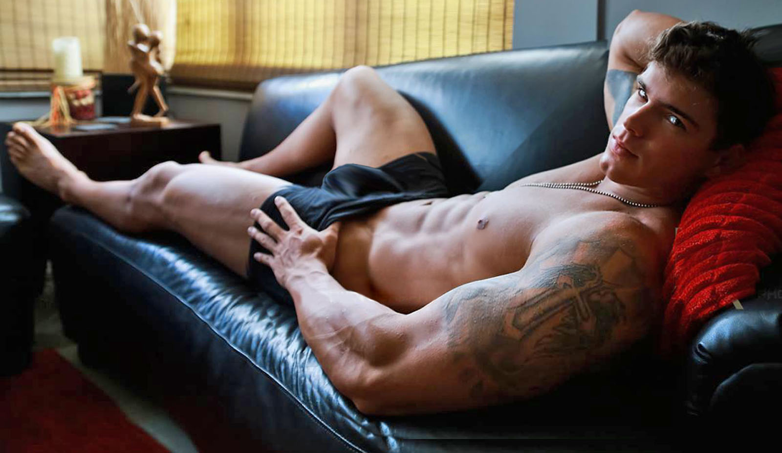 10 Inches of Intense Pleasure: A Gallery of Well-Endowed Hunks