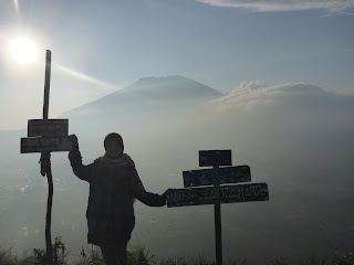 Puncak Gunung Andong Magelang Jawa Tengah Andong Magelang Jawa Tengah saat Siang Hari di Puncak