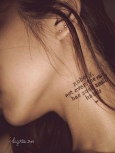 imagen de una chica tatuada