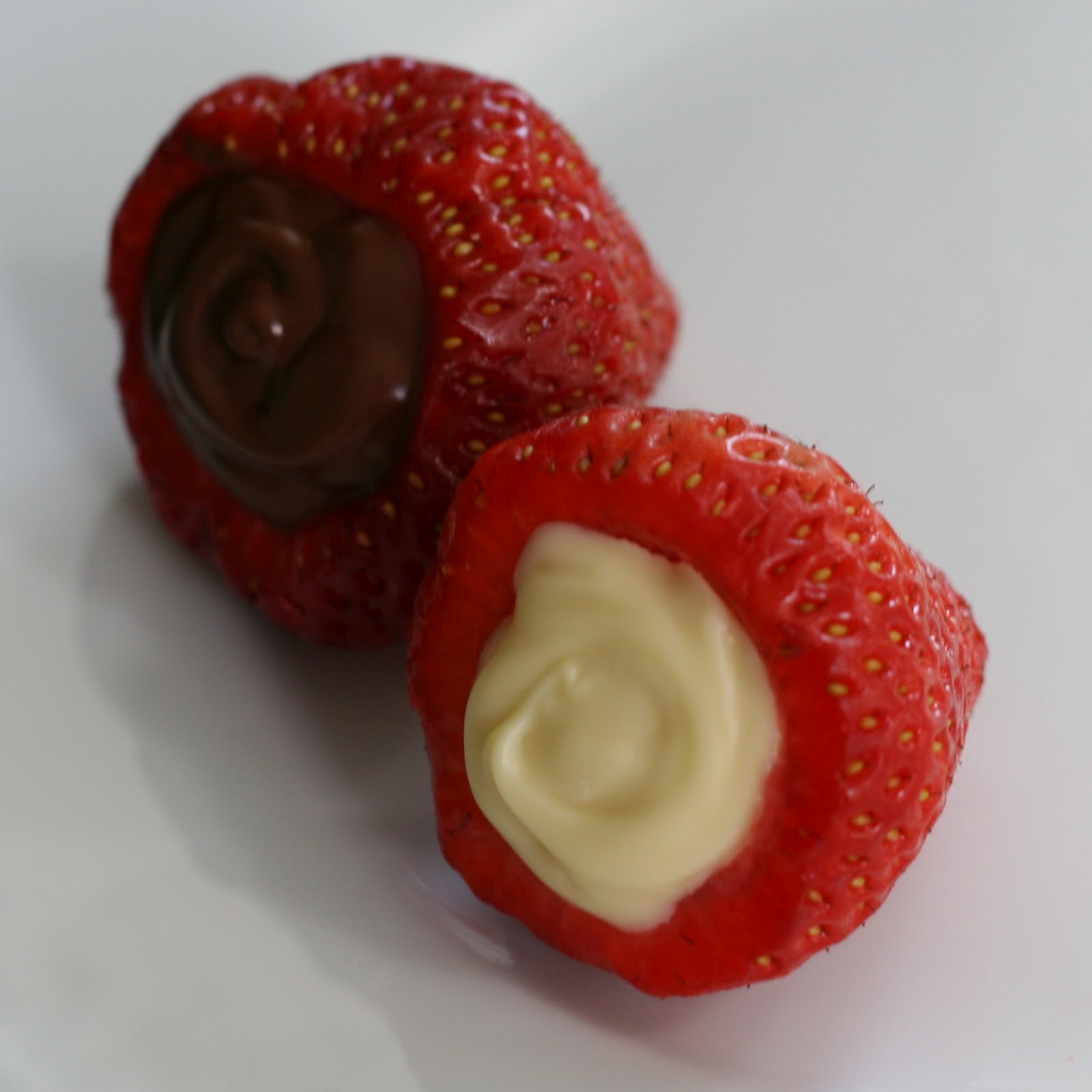Pâtisserie Nadine: Schoko-gefüllte Erdbeeren: Schokoerdbeeren mal anders!
