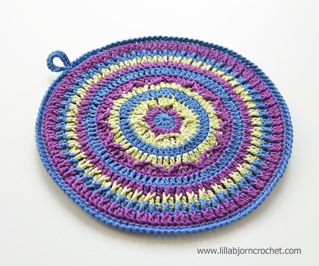 Northern Lights Potholder. A very easy to follow FREE pattern by Lilla Bjorn Crochet
