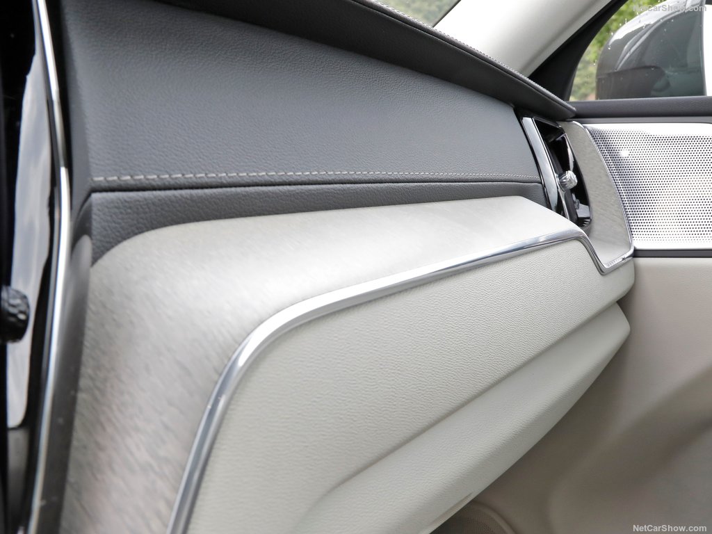 GIÁ XE VOLVO XC60 SUV 5 CHỖ