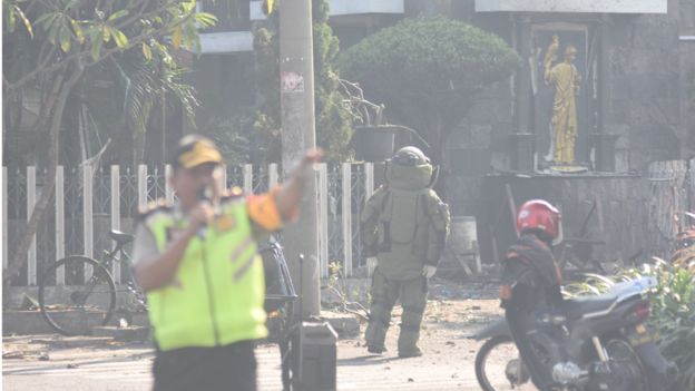 Diduga Pelaku Bom Bunuh Diri Seorang Ibu yang Membawa Dua Anaknya Diduga Pelaku Bom Bunuh Diri Seorang Ibu yang Membawa Dua Anaknya