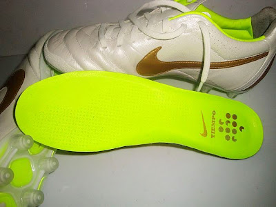 incidente Irradiar Bolsa Nike Tiempo Legend 2012 Colorway Unveiled! - Footy Headlines