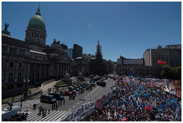 El pueblo en la calle le puso un freno al saqueo a los jubilados que pretende llevar adelante el gobierno de Mauricio Macri