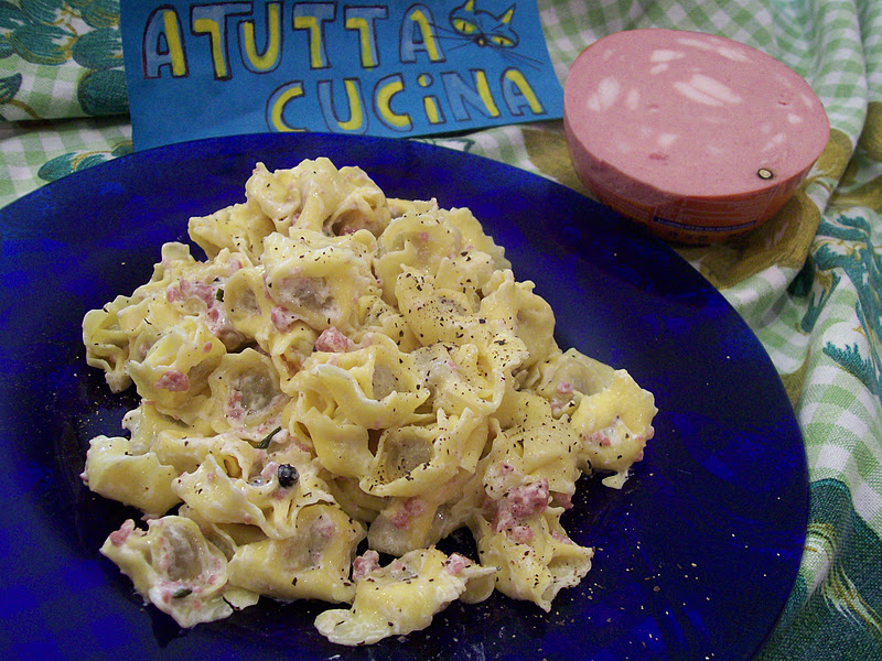 A TUTTA CUCINA TORTELLINI di MORTADELLA alla PANNA