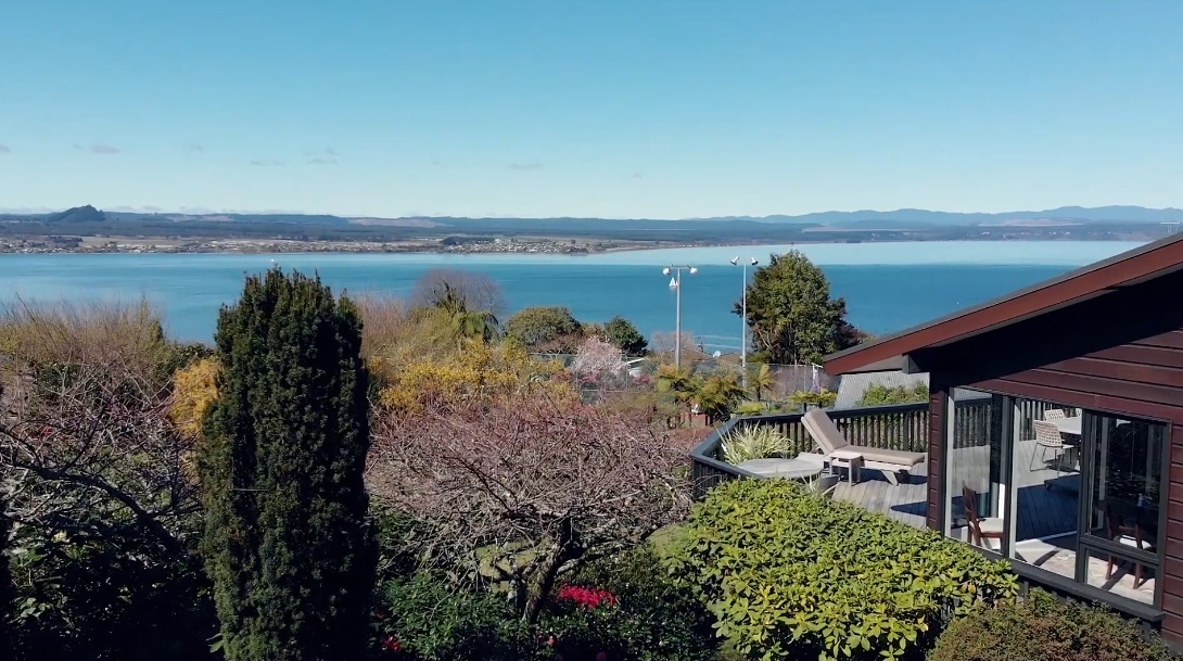 16 Interior Design Photos vs. 43 Mapara Rd, Acacia Bay, Taupo Luxury Home Tour