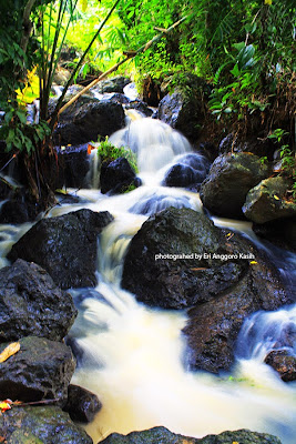 Salah satu curug di ke arah kiri Salah satu curug di ke arah kiri