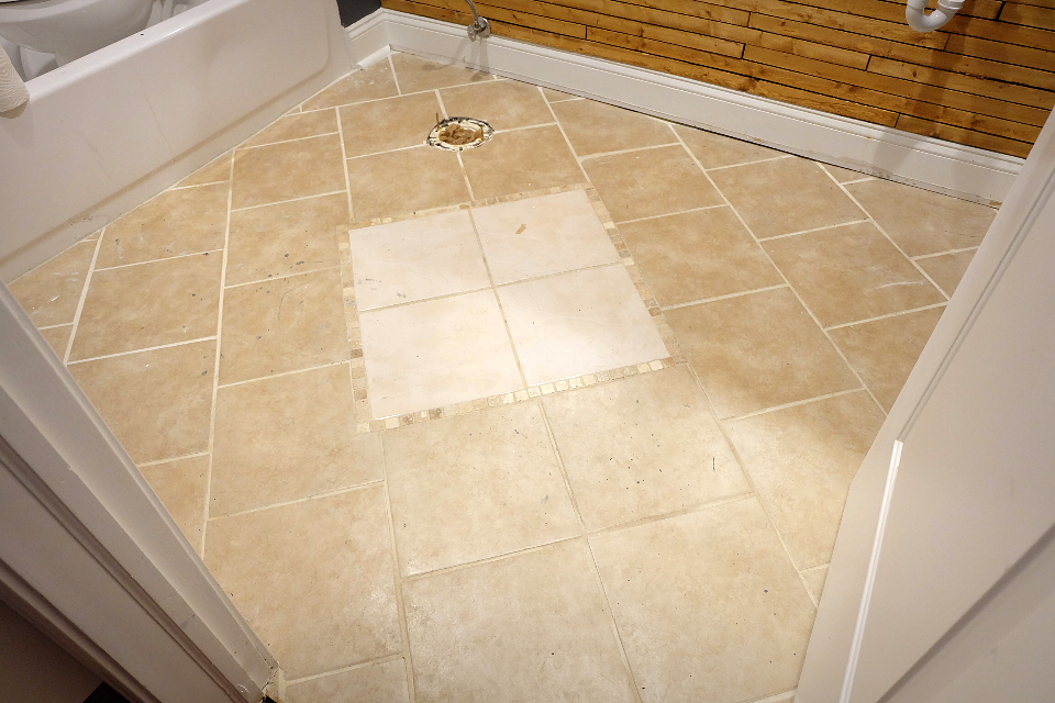 Painting Ceramic Tile Using A Stencil, Can You Paint Bathroom Ceramic Tile Floors