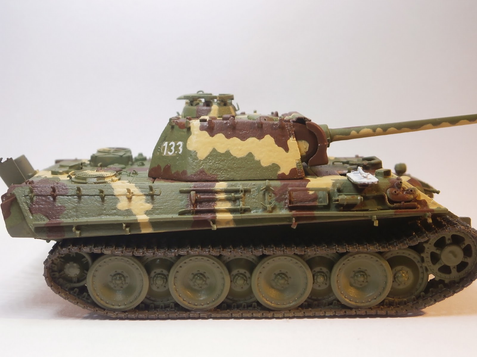 Hongrie 1945 diorama (Panther Ausf.G Late & Zundapp KS 750) - Page 5 P1011094