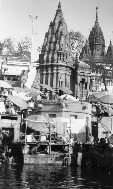 Ghat+on+the+Ganges+River+in+Benares+(Varanasi)+-+India+1939