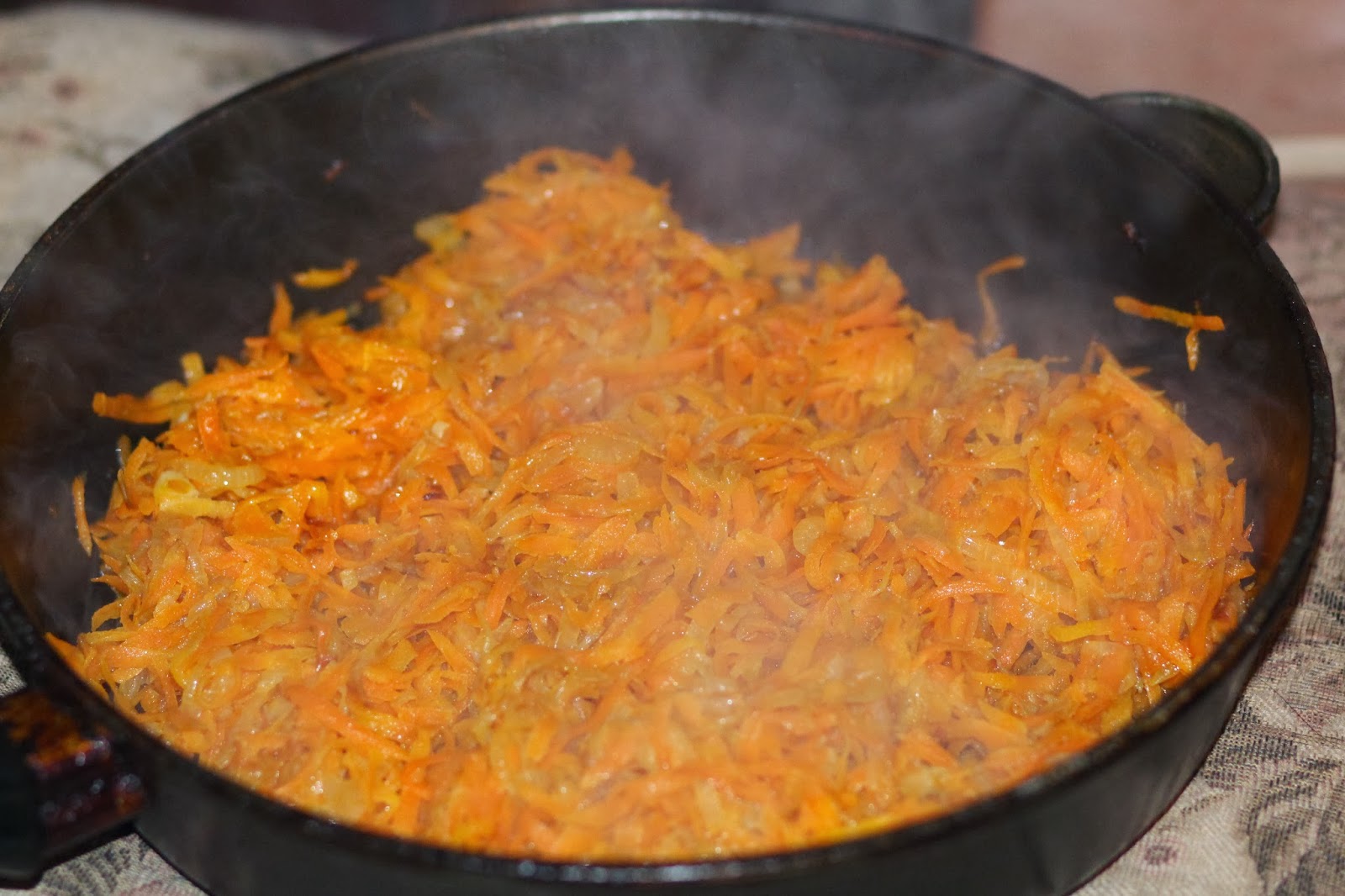 рыба под маринадом. жарни риба с таматний соким. рыба под маринадом. минтай под маринадом из моркови. жареная рыба под маринадом.