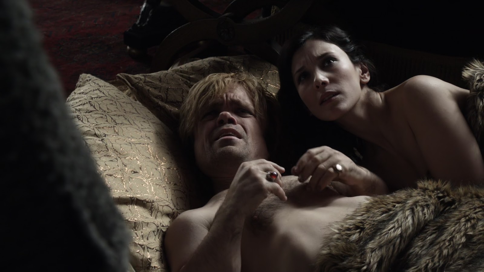 Peter Dinklage shirtless in Game Of Thrones 1-09 "Baelor" .