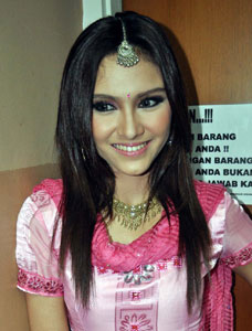 Foto Zee Zee Shahab Terbaru