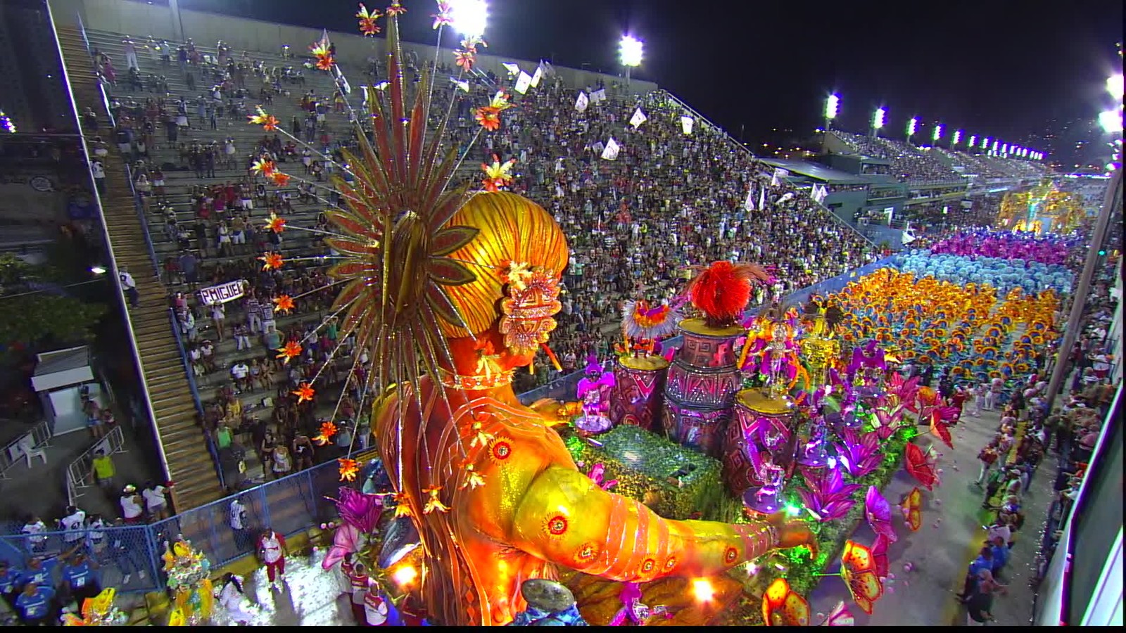 Алей карнавал. Карнавал в Рио-де-Жанейро. Фестиваль в Рио де Жанейро. Карнавал в Бразилии 2021. Бразильский карнавал в Рио-де-Жанейро платформы.