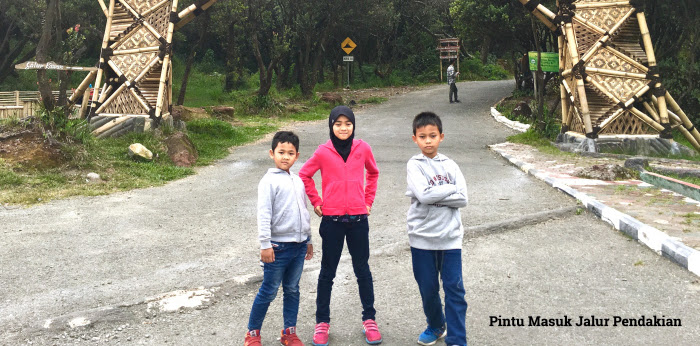 Berlibur Bersama Anak Ke Gunung Papandayan Berlibur Bersama Anak Ke Gunung Papandayan