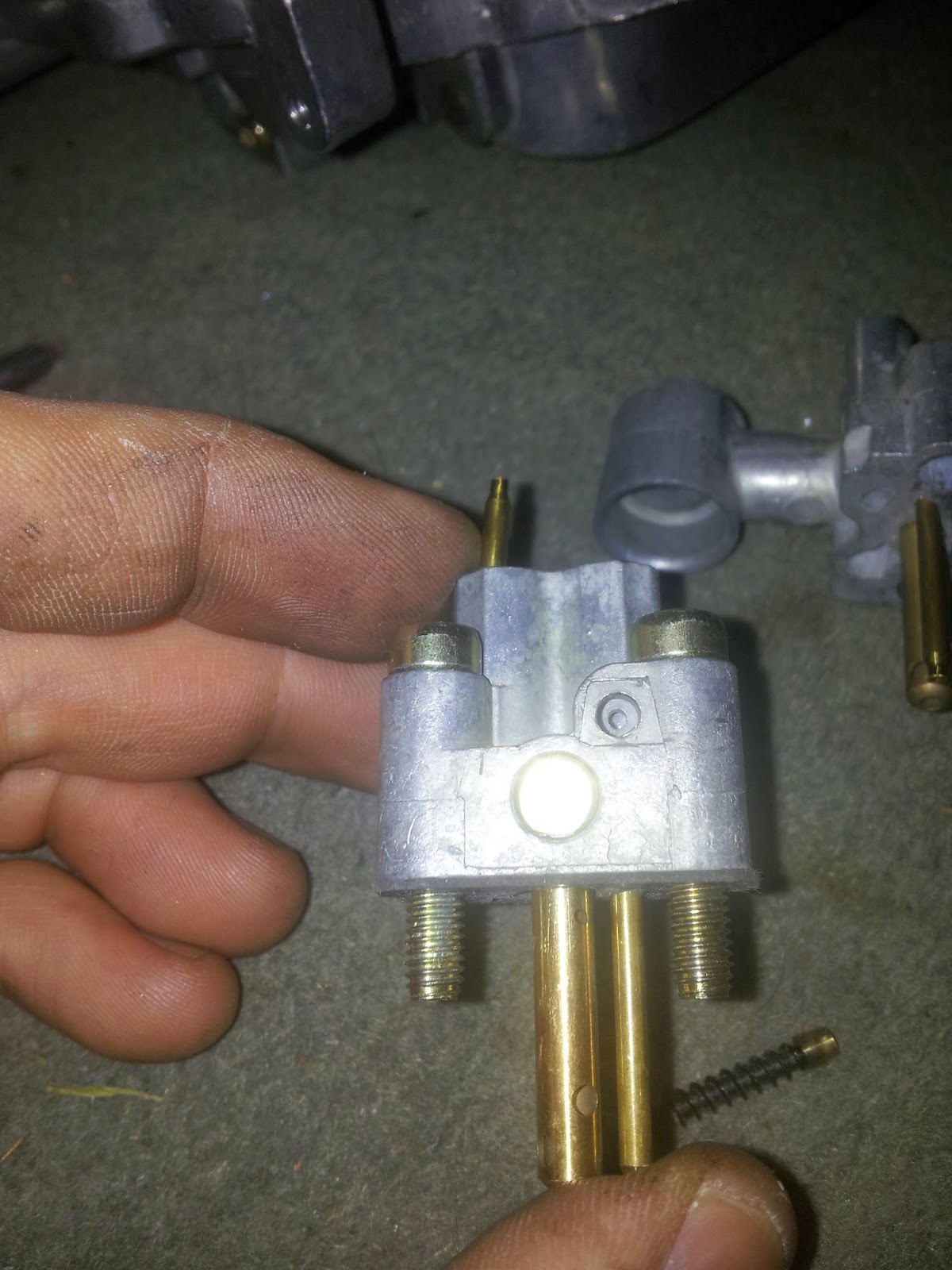 Dax Cobra Build Edelbrock Thunder AVS 650 Idle Channel Restrictor