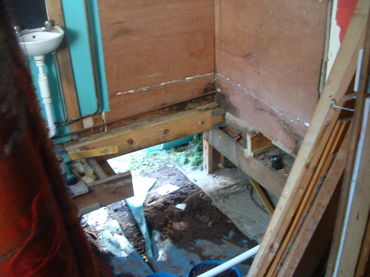 Raiders of the lost Arch New shower hot tub from IBC project