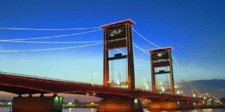10 Tempat Wisata di Palembang Paling Populer desinasi wisata Sungai Musi dan jembatan ampera