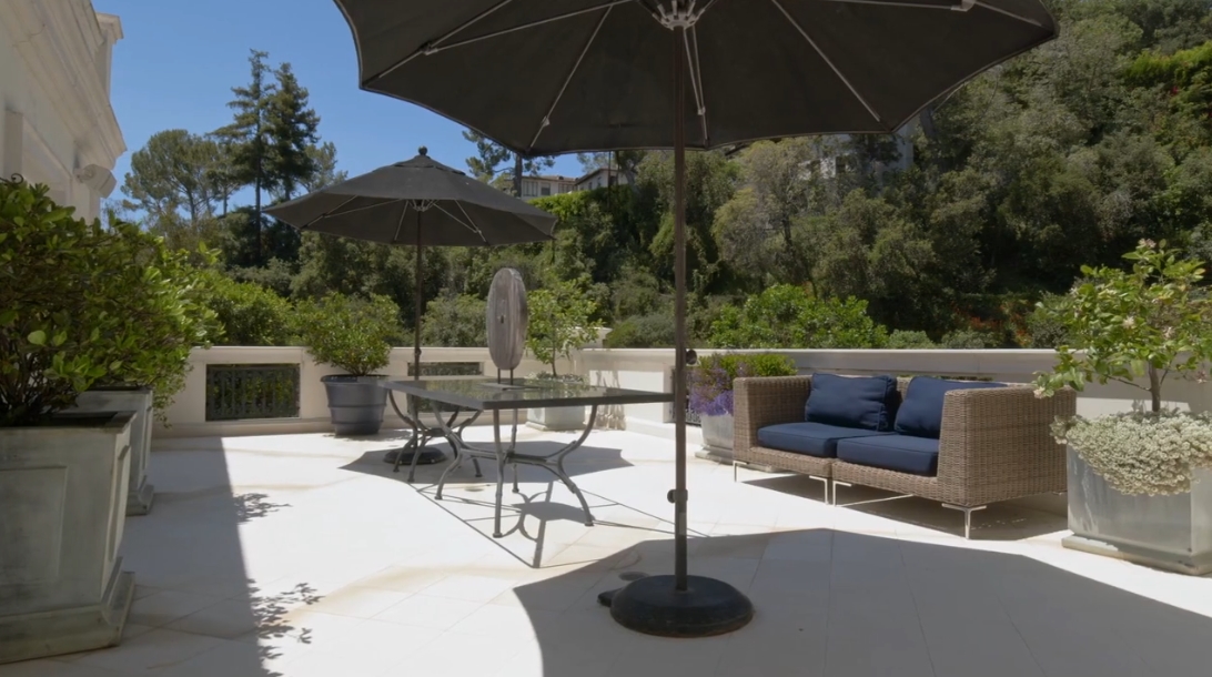 25 Photos vs. 721 Dolo Way, Los Angeles Interior Design Luxury Mansion Tour